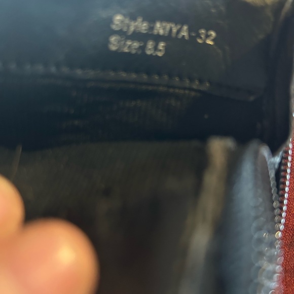 Like new Yoki Niya black ankle boots size 8.5 - Picture 10 of 10